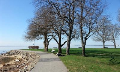 Breathe in the beauty of Battery Park, which offers walking, hiking, and biking trails along the Delaware River.