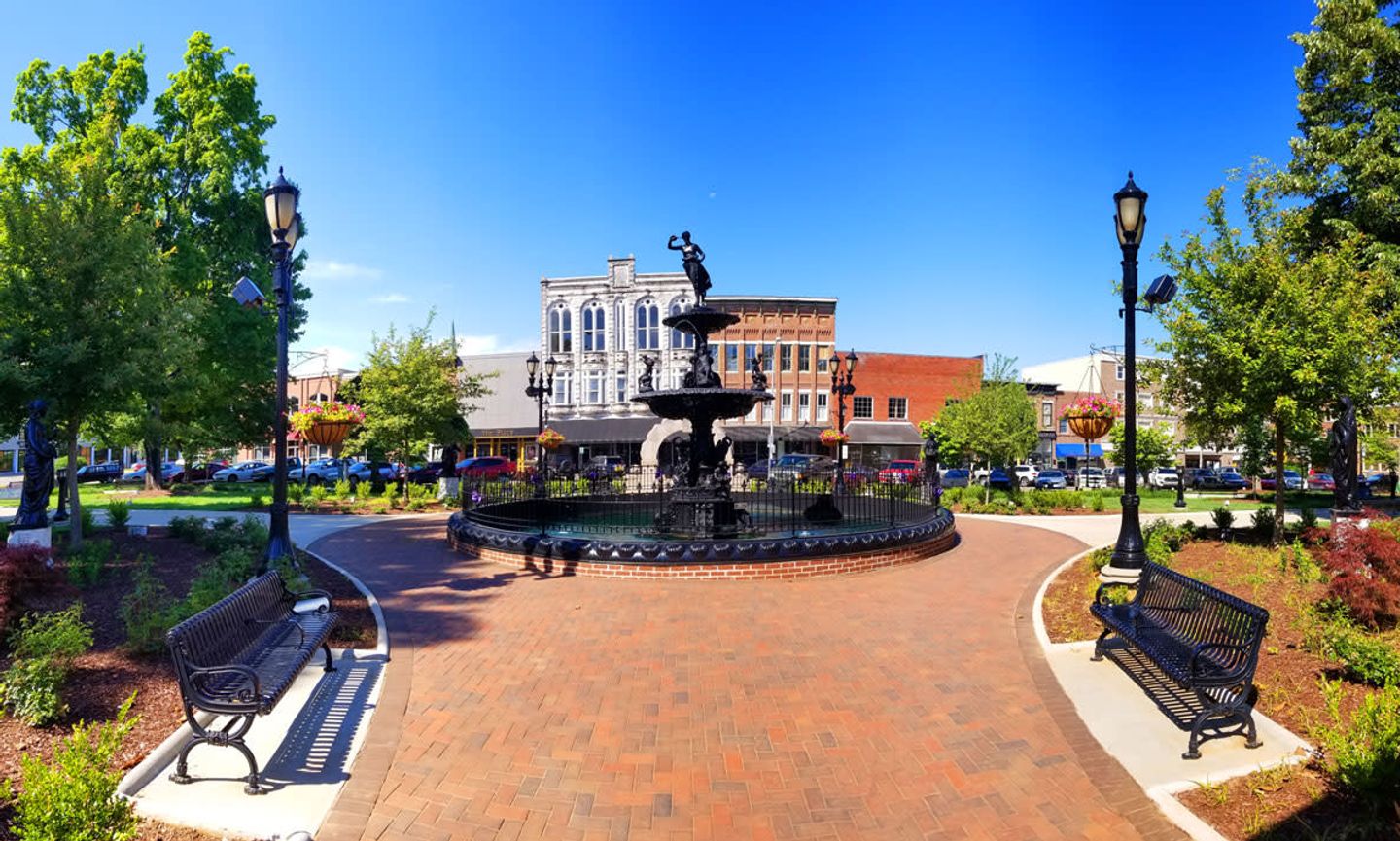 Iconic 1880's cast-iron fountain, in the center of Bowling Green (Image Credit: Visit Bowling Green KY)
