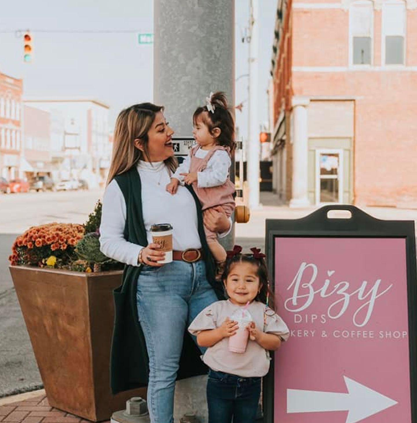 A family enjoying Bizy Dips in downtown Portland, Indiana.