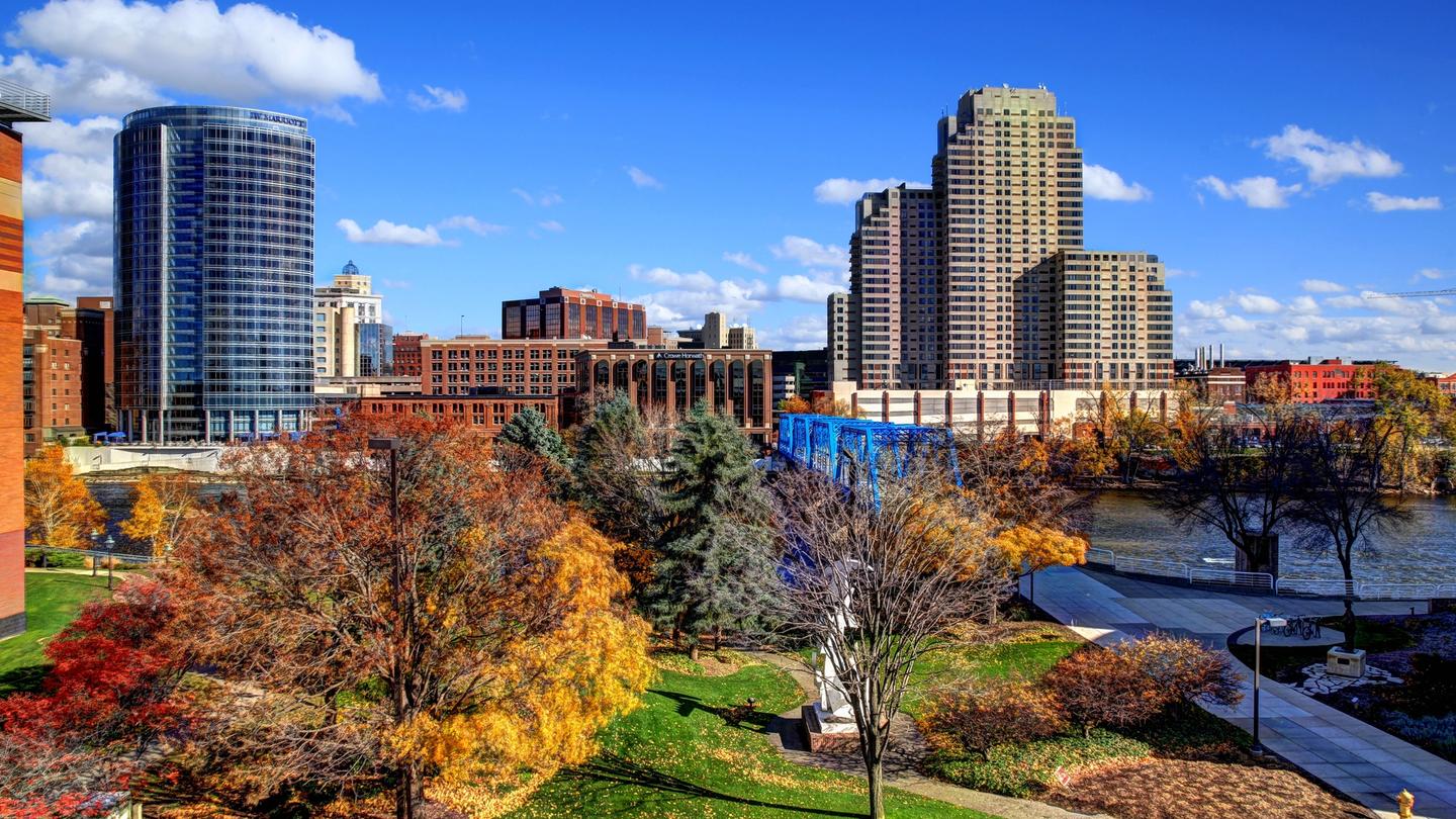 Downtown Grand Rapids features shopping, dining, and entertainment, along with city parks and riverside attractions.