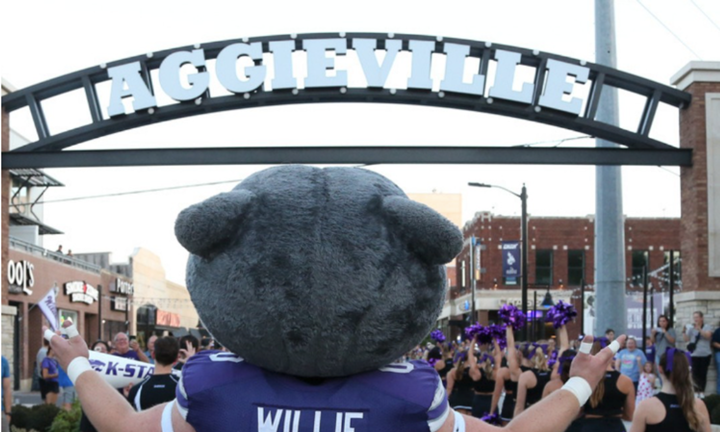 Aggieville is an historic shopping and entertainment district in Manhattan, KS with strong K State culture. 📸: Aggieville