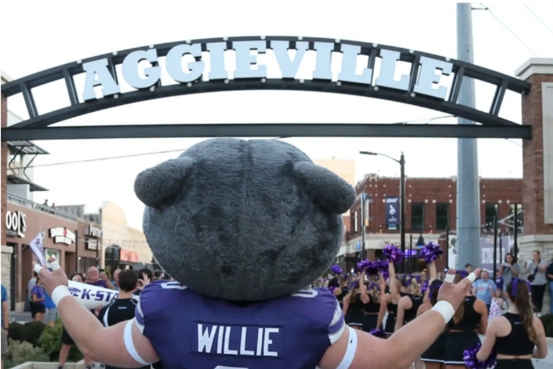 Aggieville is an historic shopping and entertainment district in Manhattan, KS with strong K State culture. 📸: Aggieville
