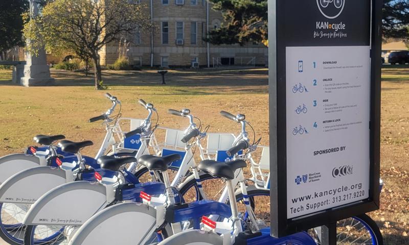Bike Share at the Lincoln County Courthouse (Credit: Lincoln County Economic Development)