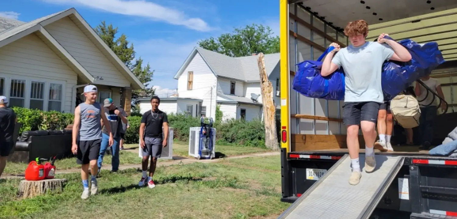 Lincoln County, Kansas enlisted the help of their high school football team to help a new resident from MakeMyMove unload her truck after moving from Tennessee.