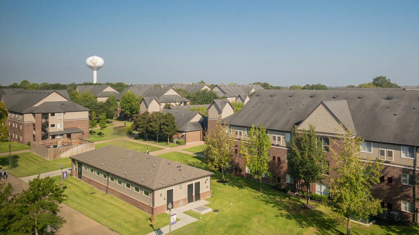 Student housing in Prairie View A&M University in the morning. Photo credit: Fang Deng / Shutterstock.com
