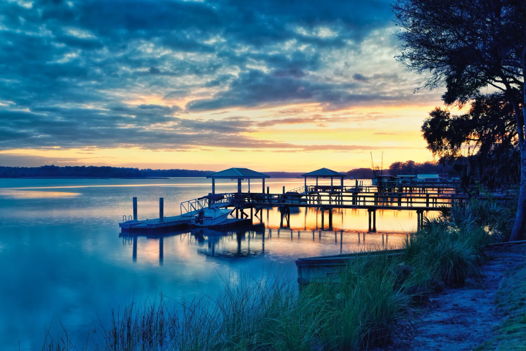 Bluffton sits on the north bluff of the May River, which winds through the Old Town area and serves as a popular spot for outdoor activities.