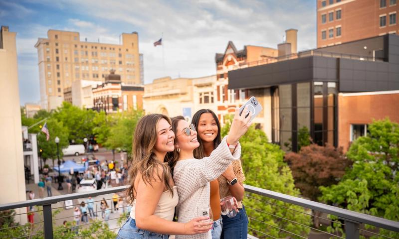 Wine Walk in Downtown Evansville (Credit: E-REP)