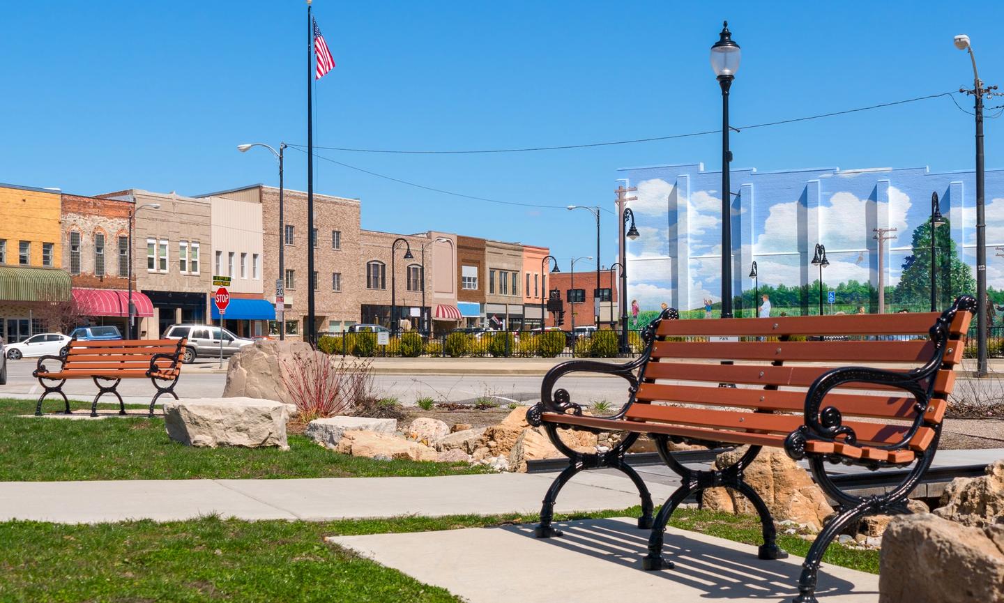 Mattoon’s small town cohesiveness offers a beautifully scaped functioning downtown area.
