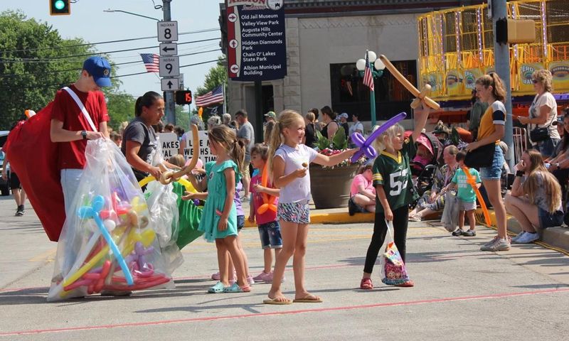 Chain O Lakes Festival Parade (Image Credit: The News Sun)