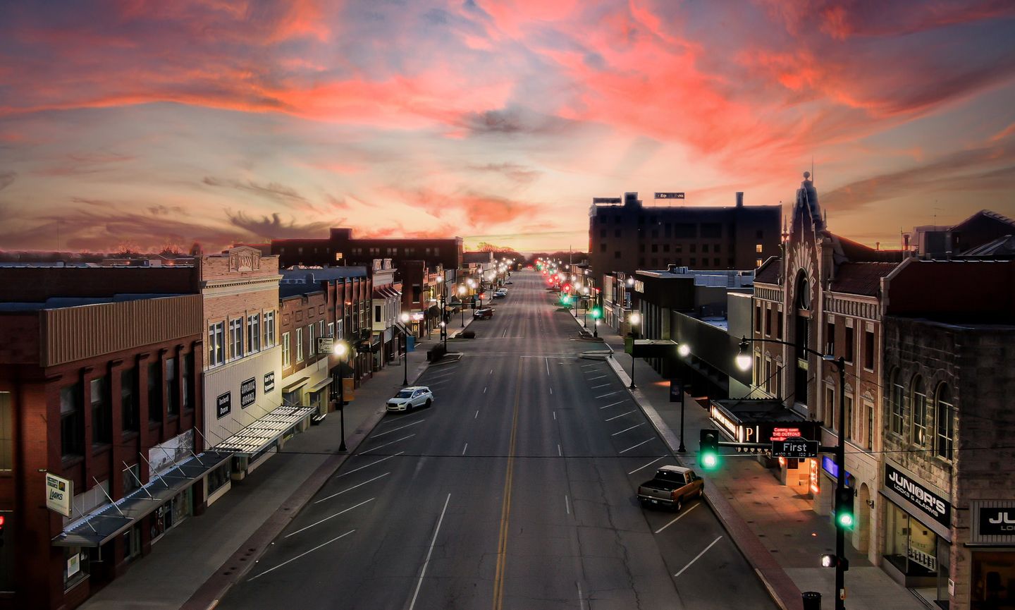 A view of downtown Ponca City at dusk.