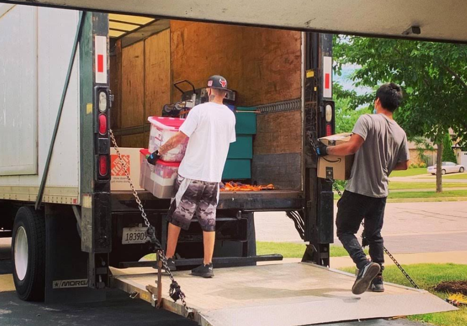 Chicago Marathon Movers team working together