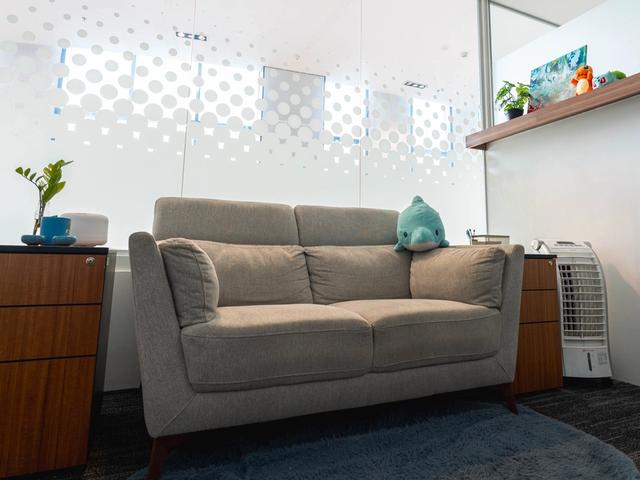 A quiet therapy room at Cara Cara IOI Mall Damansara with a sofa, a plant and soft lighting