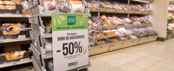 Gårsdagens brød- og bakevarer-kurv i KIWI-butikk.