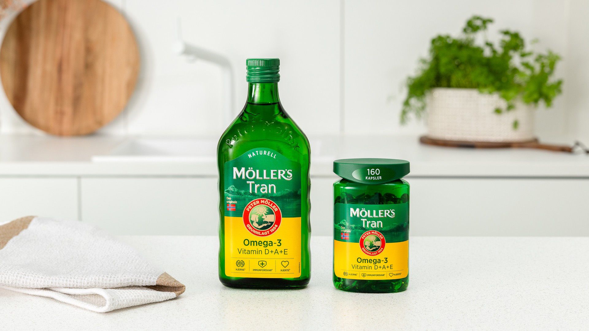 En flaske Möllers Tran og omega-3 piller fra Möllers Tran.