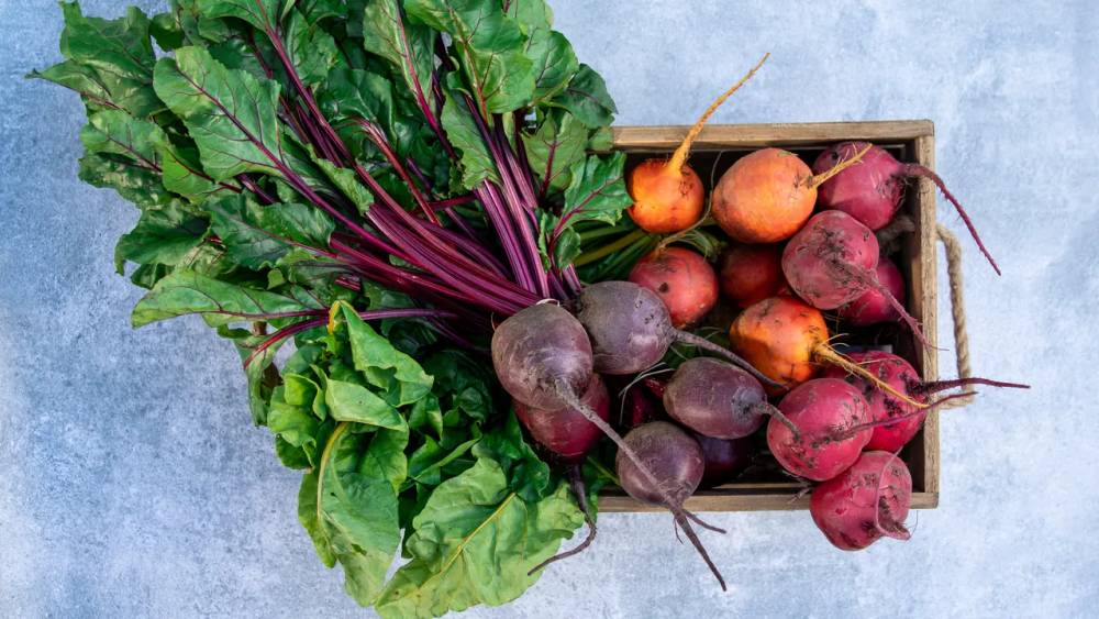 Kasse med rotgrønnsaker.