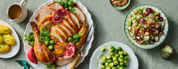 Hel kalkun med tilbehør.