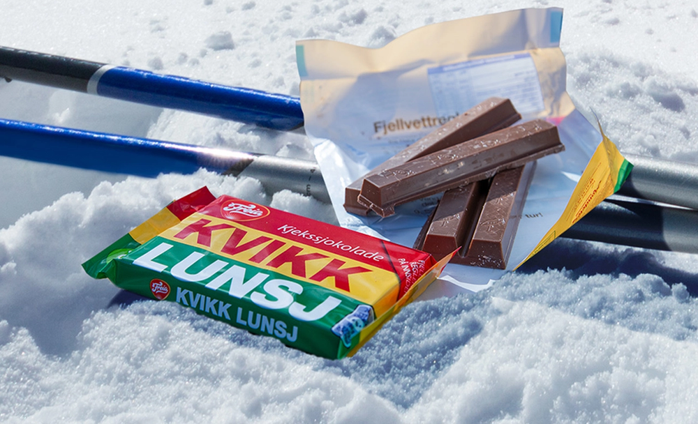 En lukket og en åpen Kvikk Lunsj på skitur.