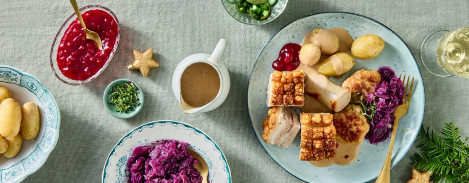 Ribbetallerken med tilbehør.