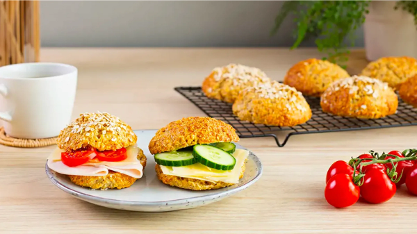 Rundstykker laget med cottage cheese.