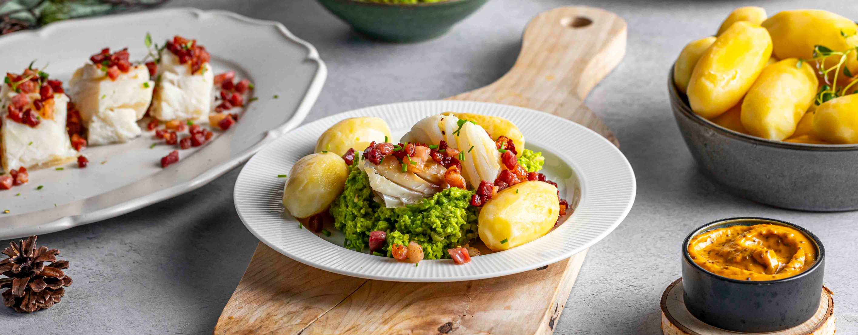 Lutefisk tallerken etter å koke lutefisk i kjele.