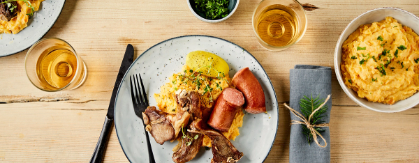 Pinnekjøtttallerken som er servert etter å koke pinnekjøtt.