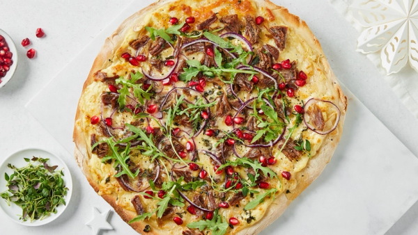 Pizza med rester av julemat.