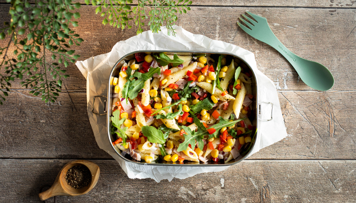 Kremet pastasalat med Kavli MagerOst Skinke