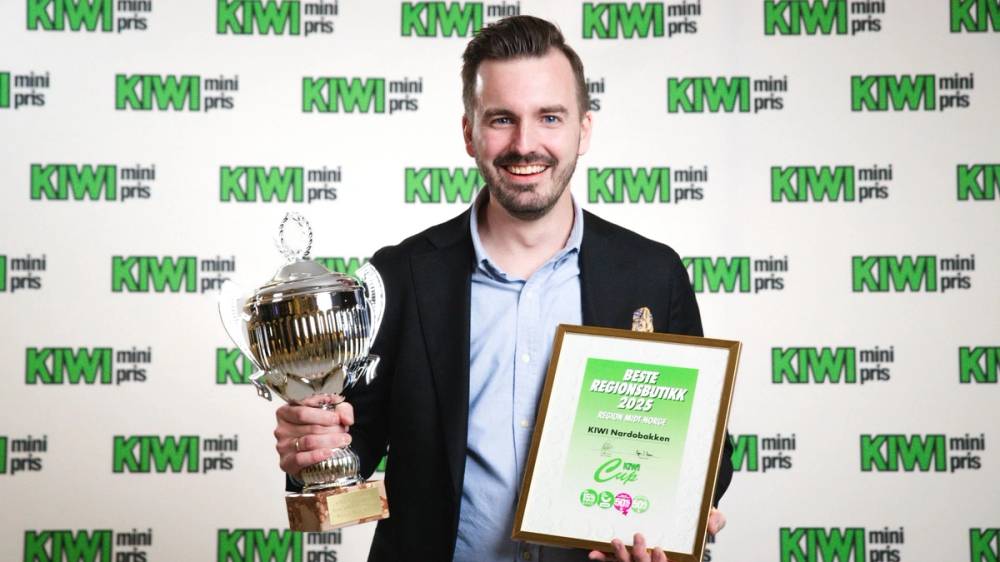 KIWI Nardobakken og butikksjef Christoffer Balchen er årets vinner i regionen.