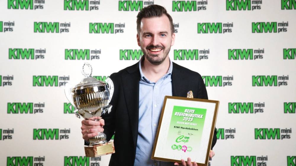 KIWI Nardobakken og butikksjef Christoffer Balchen er årets vinner i regionen.
