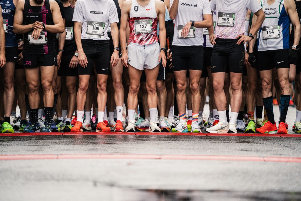 Coureurs alignés au départ d’une course