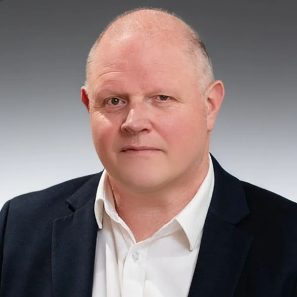 Travis Kemp headshot