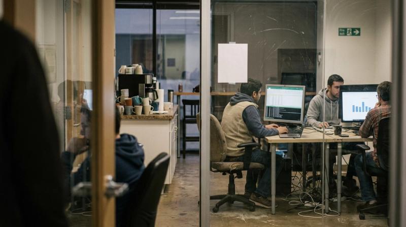 Venture Capital Abandons Exclusivity Rules as AI Product Overlap Accelerates