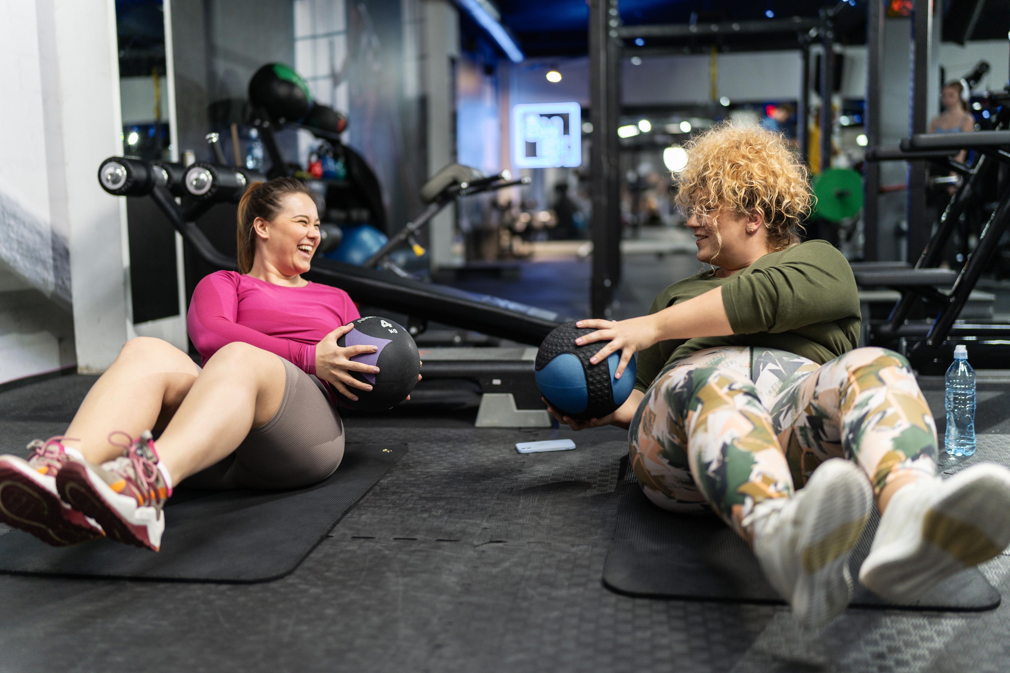 Friends supporting each other towards healthier weight management