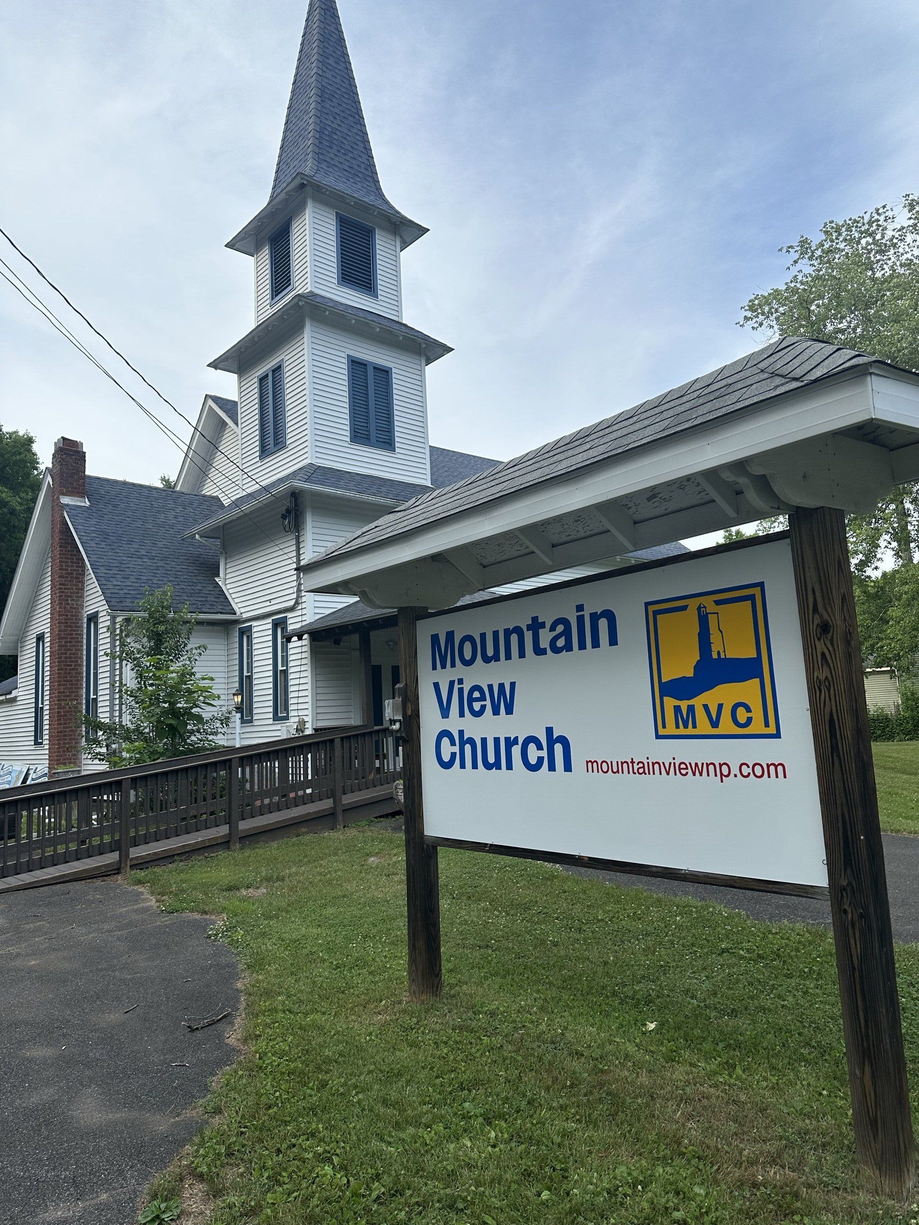 Mountain View Church sign and building, Tillson NY