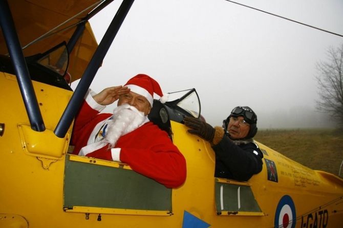 Fondazione Jonathan Collection - Aerei Storici Famosi  - Arriva Babbo Natale!