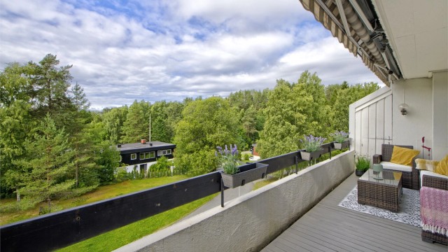 Sebastian Håbesland v/Krogsveen presenterer Plogsvingen 5B - lekker 4-roms selveier i toppetasje - populær beliggenhet med kort vei til Kolbotn sentrum - fotograf: Oddphoto