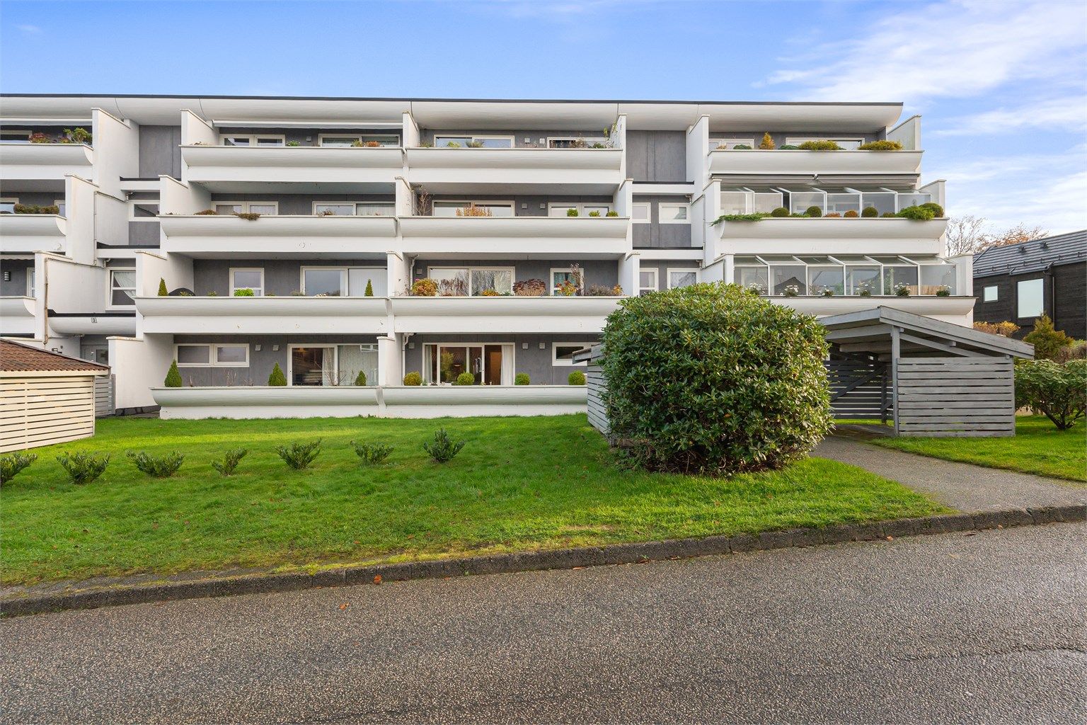 Lene Hviding v/Krogsveen har gleden av å presentere Tennisveien 1.