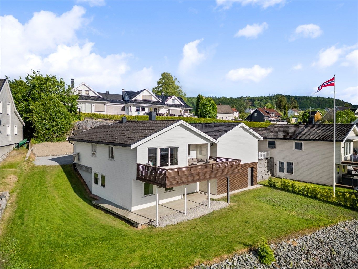 Velkommen til Elvebakken 12 !   Foto: Ole Thorgeir Solheim Thoresen