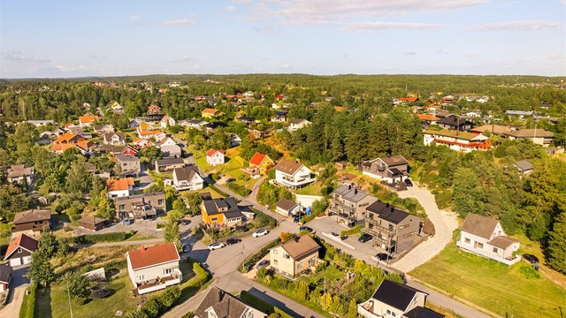 Med Gluppe som utgangspunkt er det like kort vei til Fredrikstadmarka som til sentrum.