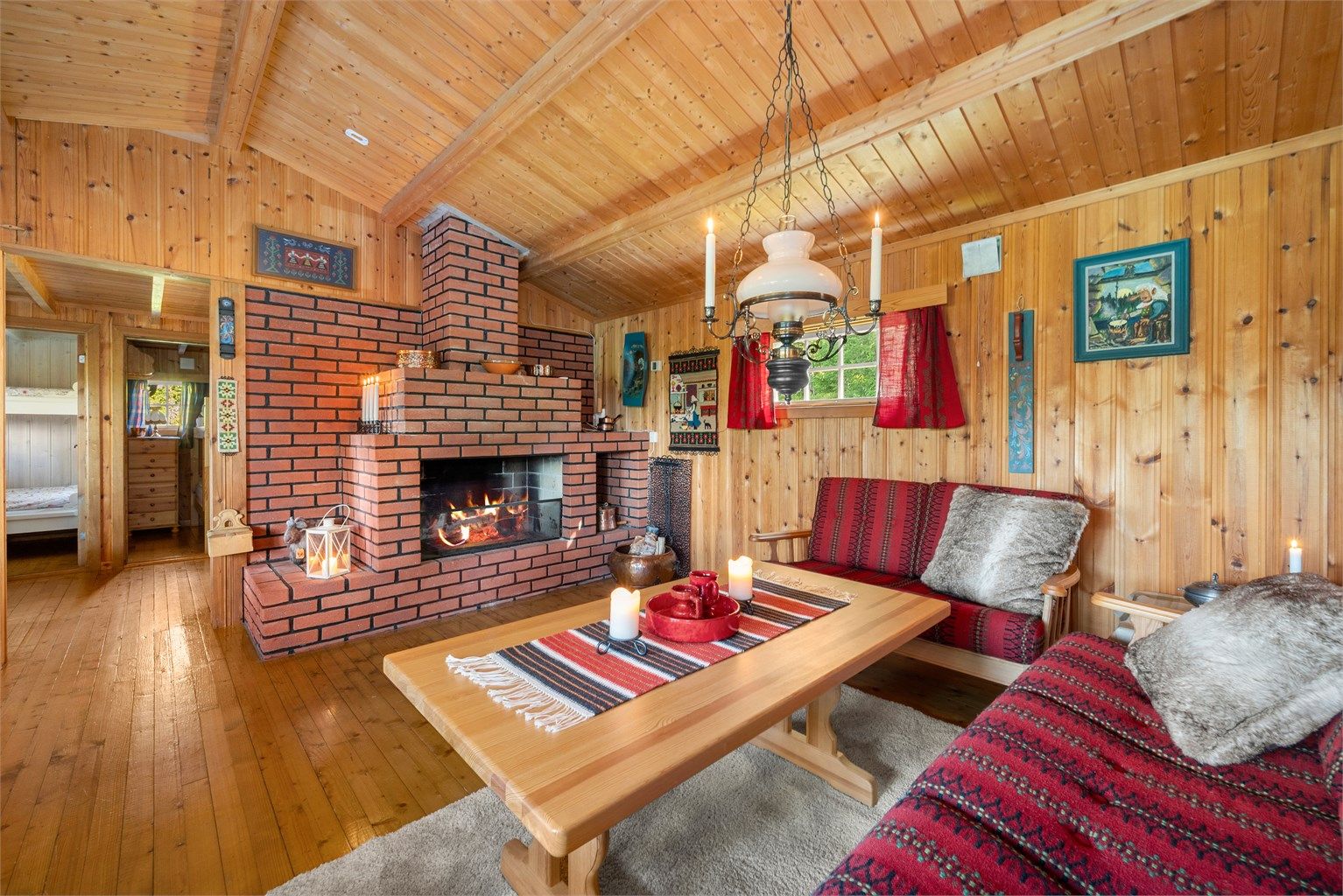 Hytta er satt opp i ca 1972, og fremstår velholdt og i god stand
