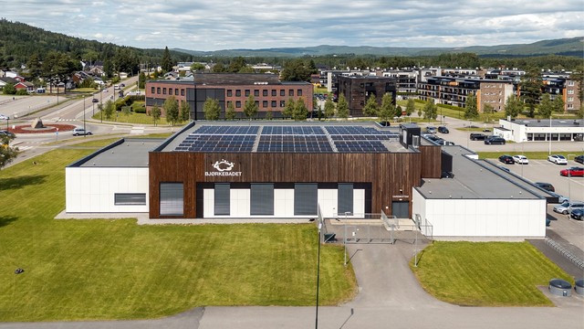 Nærområdet byr på flotte rekreasjonsmuligheter, inkludert det lokale badelandet.