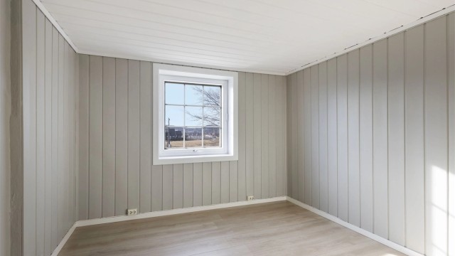 Rom nr 2. Passer godt som gjesterom eller kontor.