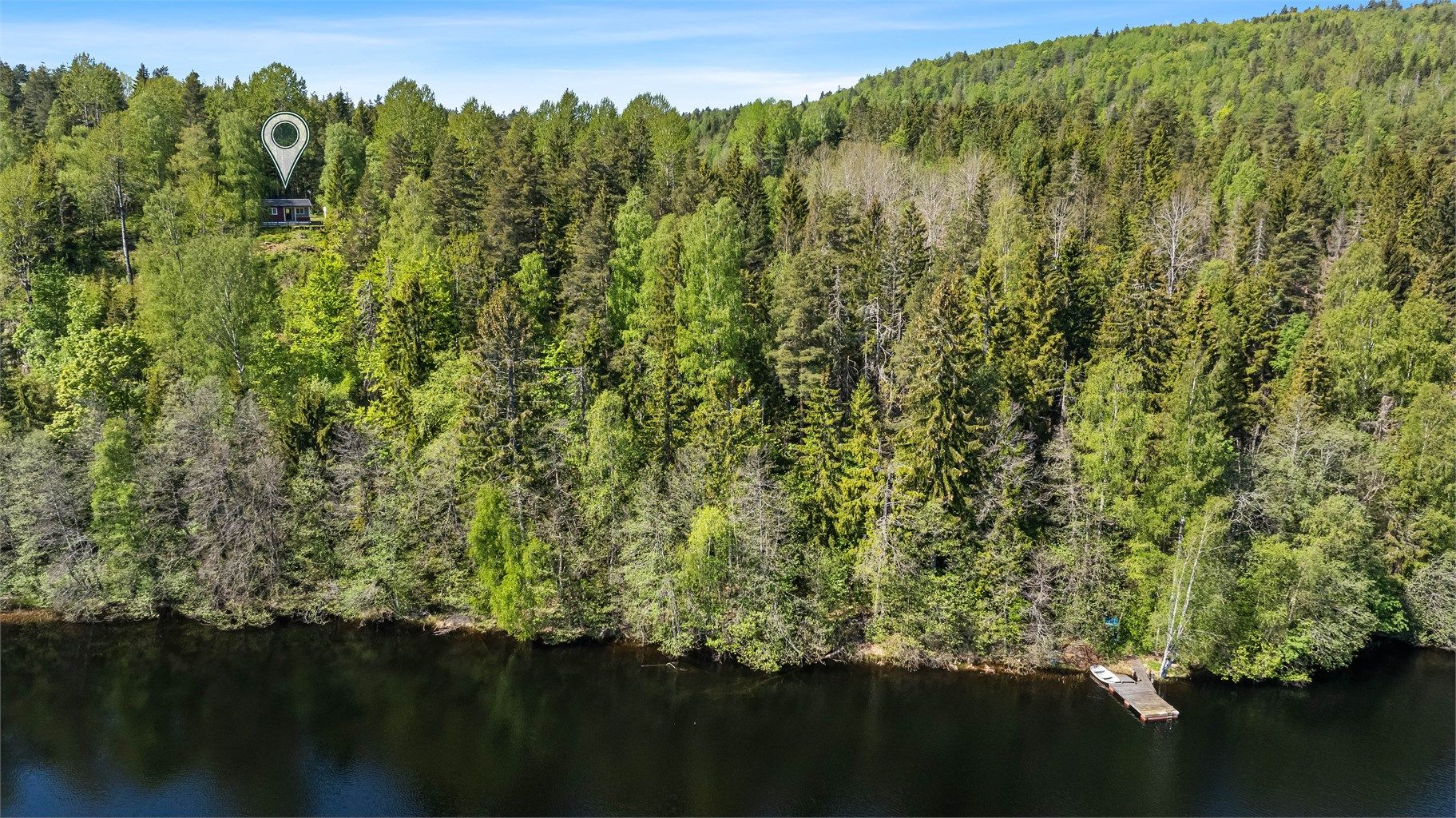 For de som elsker å tilbringe tid ved vannet, er det kun en kort spasertur ned til Kleivern (kun 3 minutter gange), hvor du finner din egen badebrygge. Så her er ikke et forfriskende morgenbad eller fiskemulighetene langt unna.