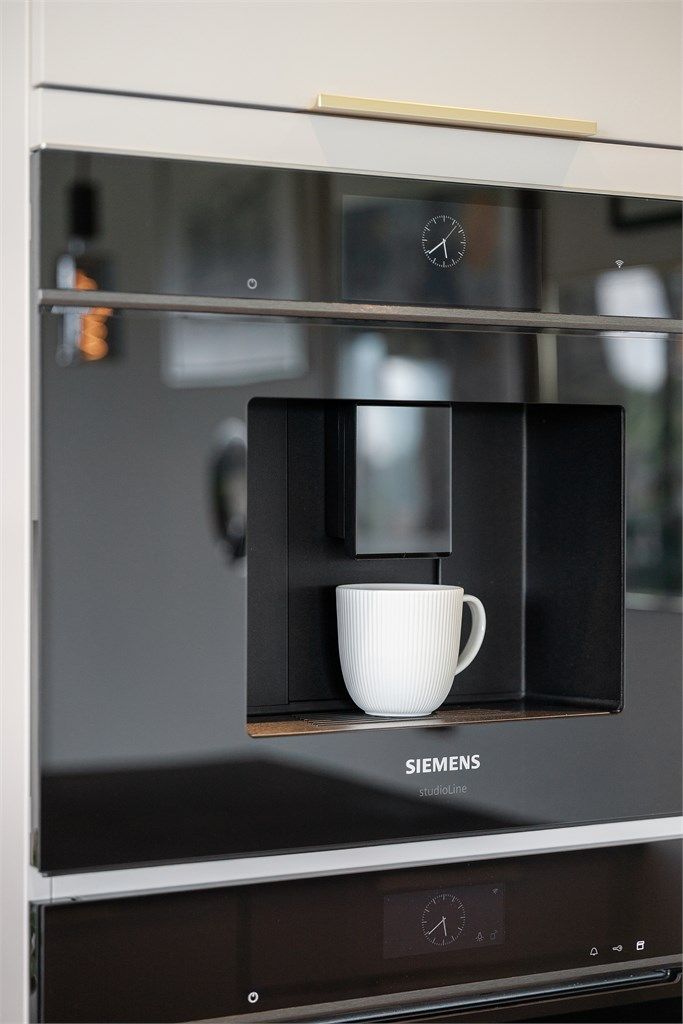 Integrert kaffemaskin fra Siemens for en god start på dagen.
