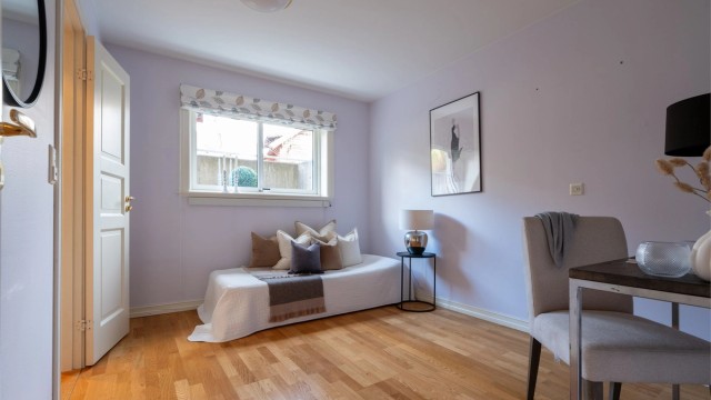 Vindusflatene slipper inn godt med naturlig lys.