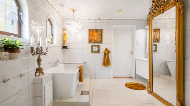 Stort og lekkert baderom på hele 13 kvm.