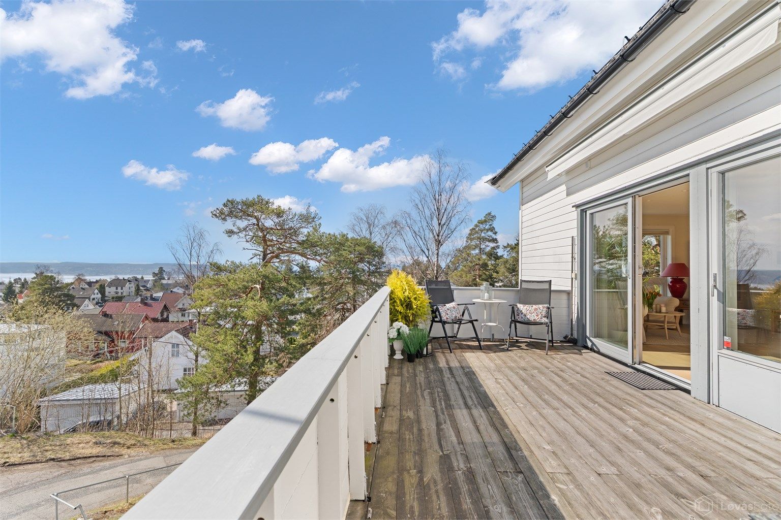 Skyvedøren fra 2019 visker ut skillet mellom inne og ute.