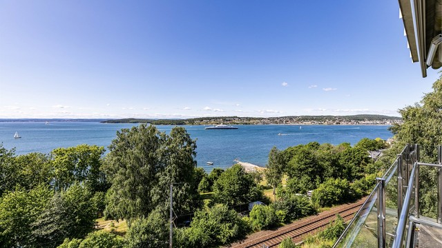 Dagens jernbanetrasé ventes å bli lagt ned etter åpning av den nye tunnelen som er under bygging.