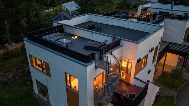 Det er 3 terrasser til leiligheten inkludert en stor og herlig takterrasse