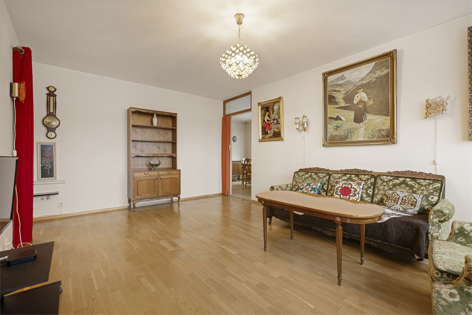 Leiligheten har en god planløsning med god størrelse på alle rom.